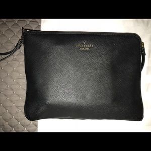 Kate spade large wristlet! Charges your phone!!